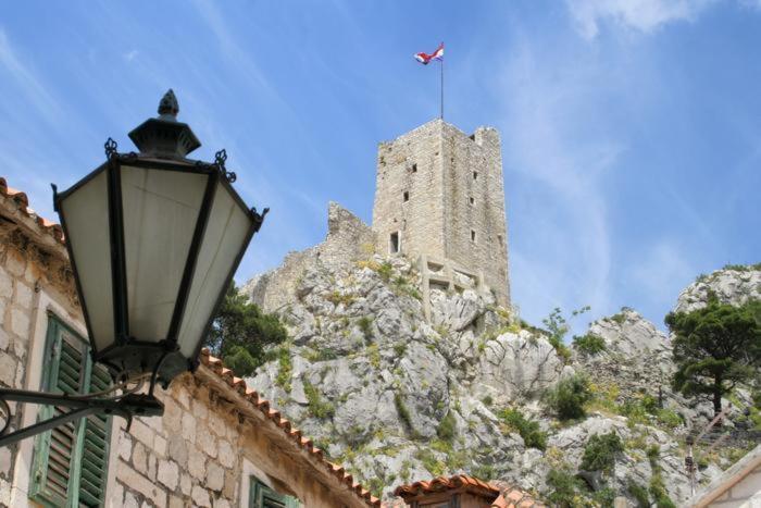 Apartment With 2 Balconies And Sea View Omiš Exteriör bild