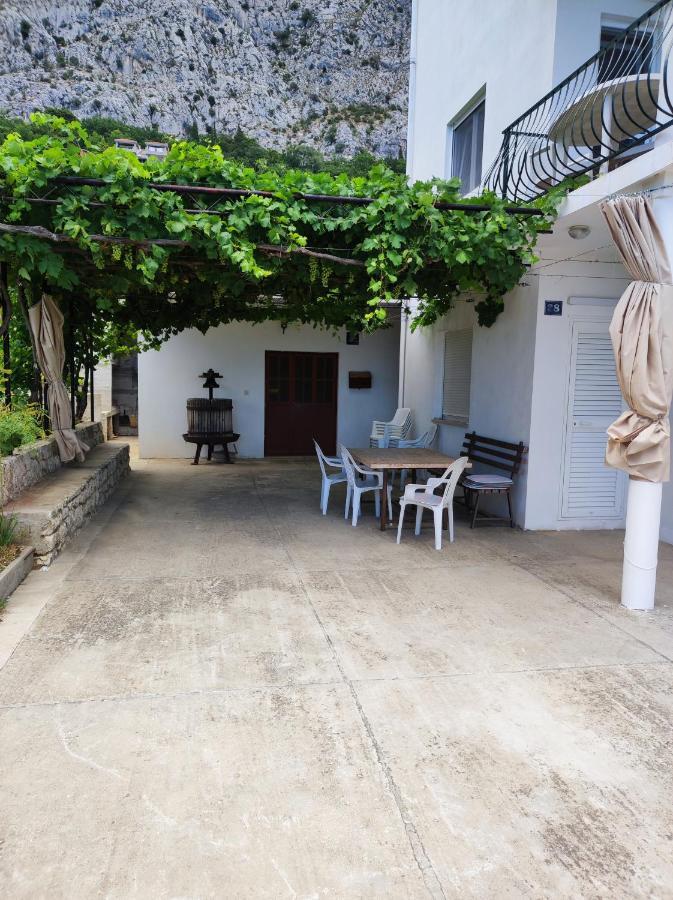 Apartment With 2 Balconies And Sea View Omiš Exteriör bild