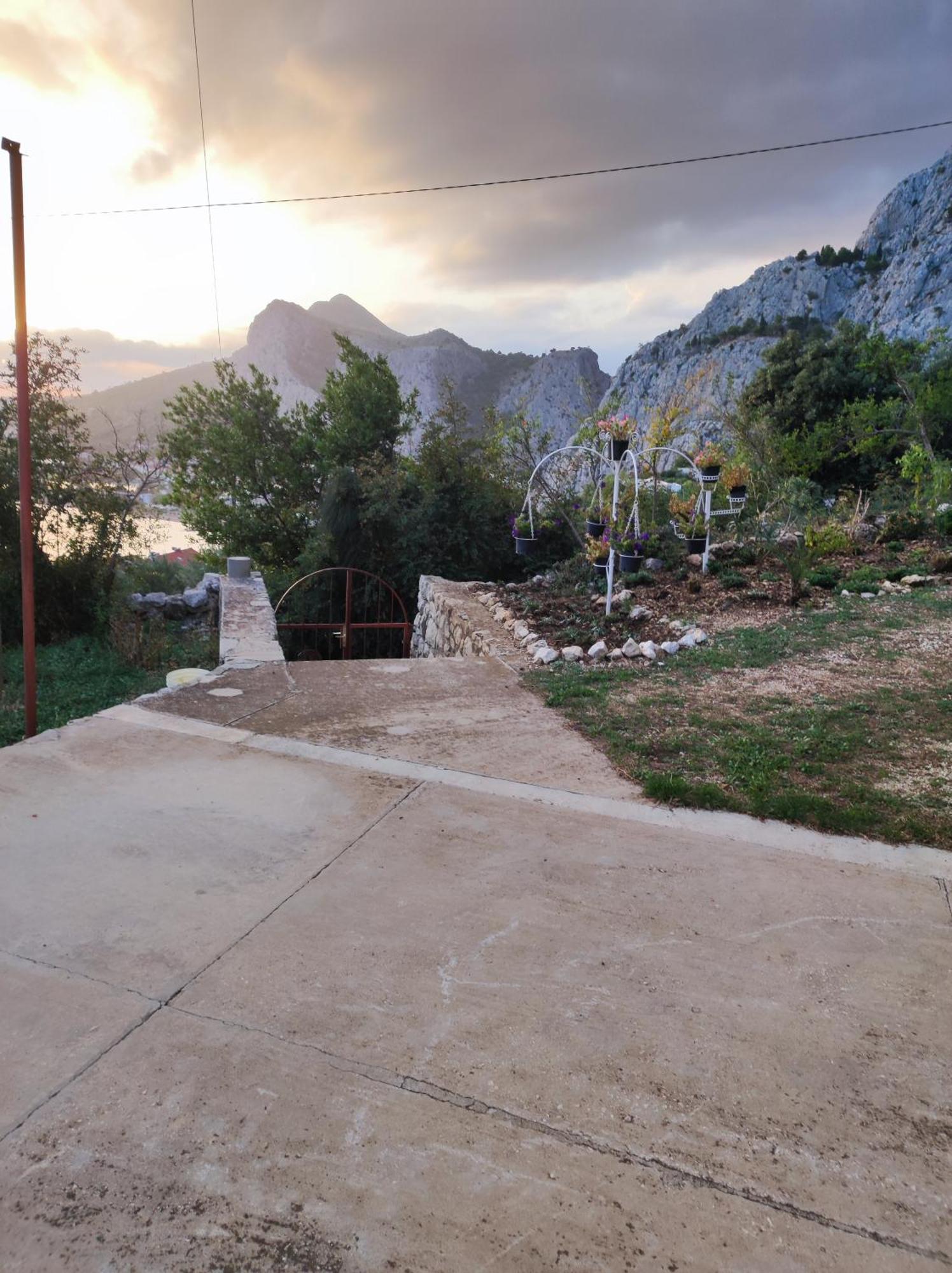 Apartment With 2 Balconies And Sea View Omiš Rum bild