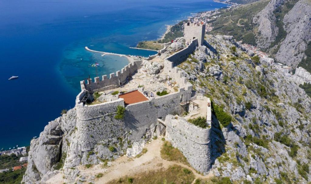 Apartment With 2 Balconies And Sea View Omiš Exteriör bild